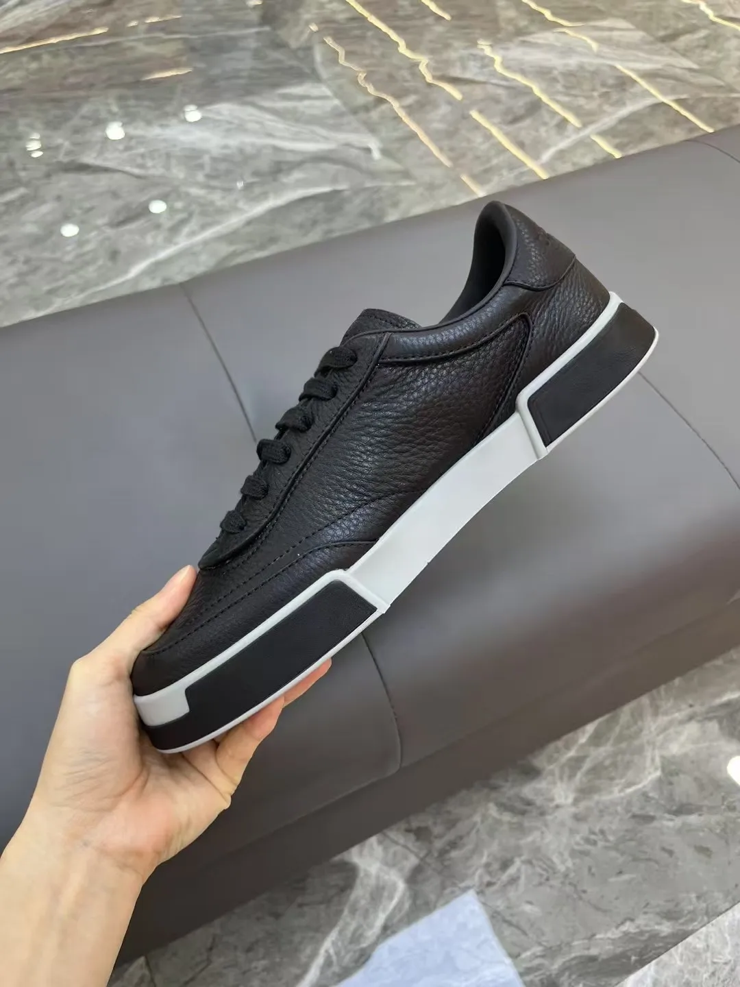 Men's shoes 💰460 [New style] 🐝🐝⚠️[DG] ⚠️High grade, top craftsmanship ⚠️Men's casual style, regular size 39 to 44 (45 can be customized ⚠️D &G Fashionable and casual style, unique design style! Fully original single-layer calfskin hollow design, inner calfskin latex back foot! Exclusive for summer! Original TPU outsole! Look at the details of the quality, and it can stand up to all kinds of tests!